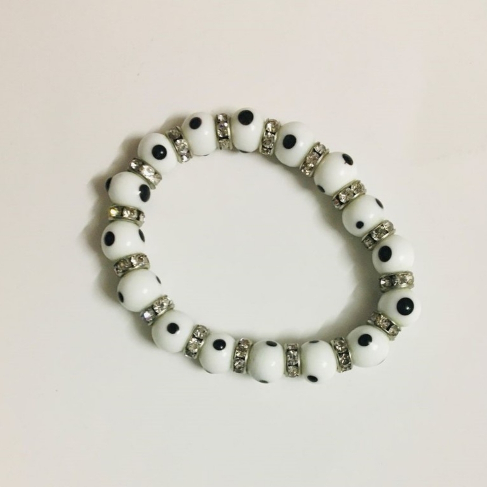 White & silver beads bracelet